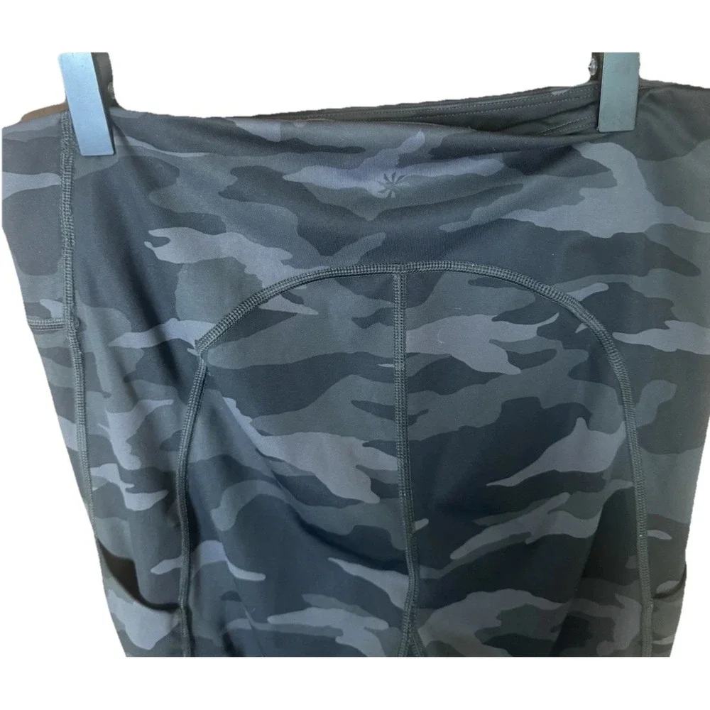 Athleta Ultimate 7/8 Tight Leggings Stash Pockets Medium Black Camo Active